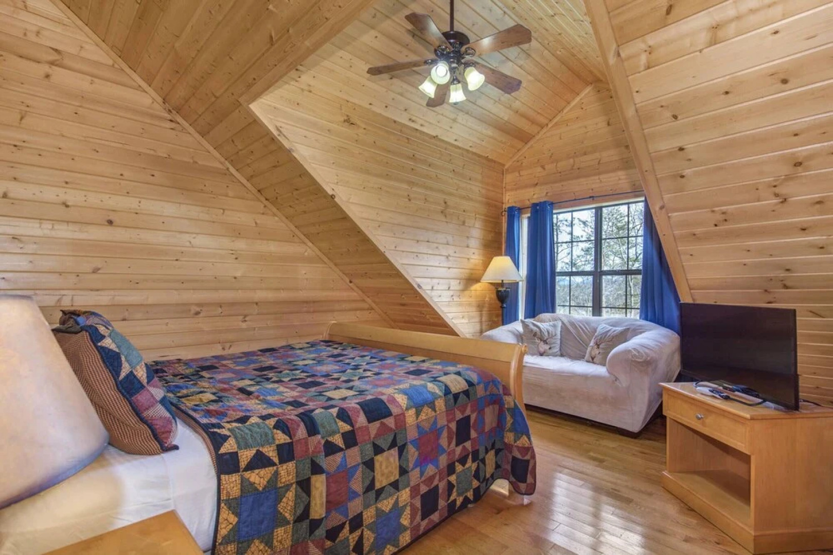 Woodland Wonder w/ Hot Tub and Pool Table!