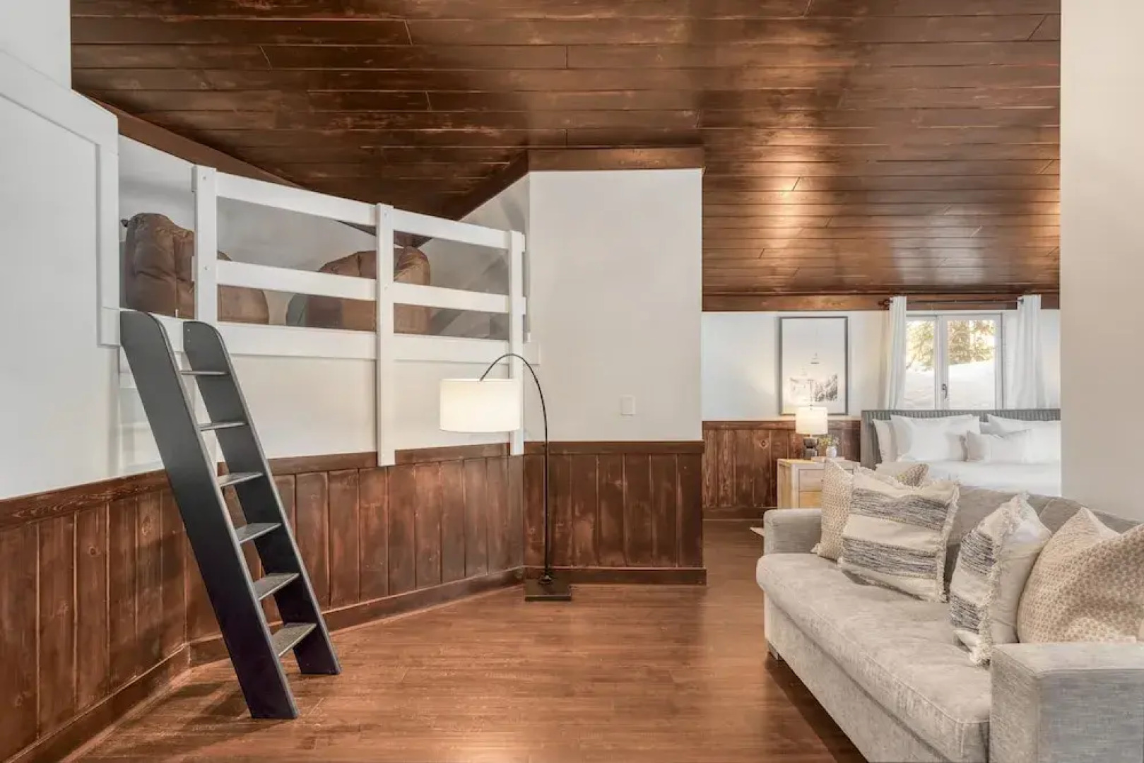 Explorer by Avantstay Close to Slopes Game Room Guest Suite