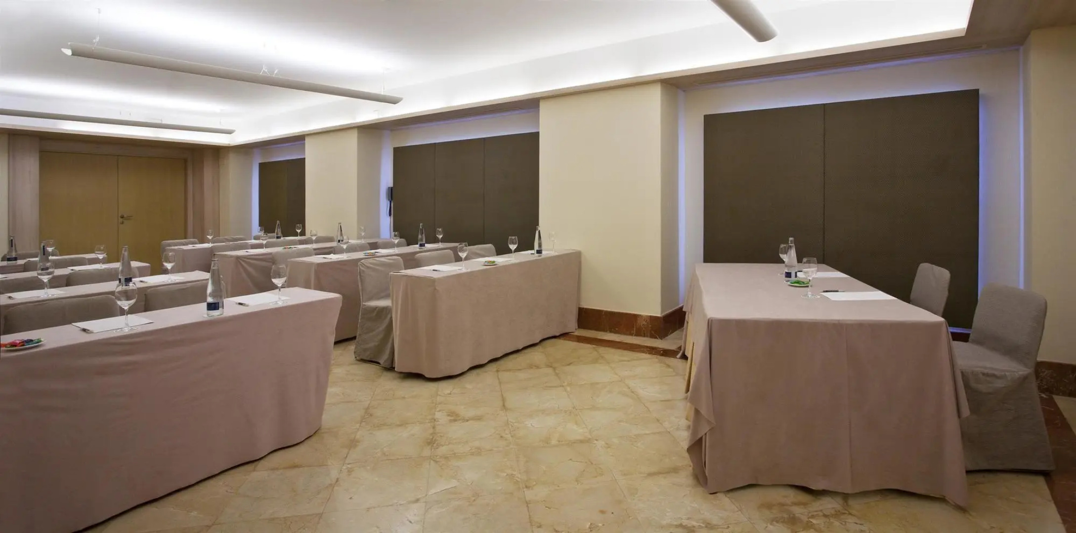 Отель NH Collection Cáceres Palacio de Oquendo