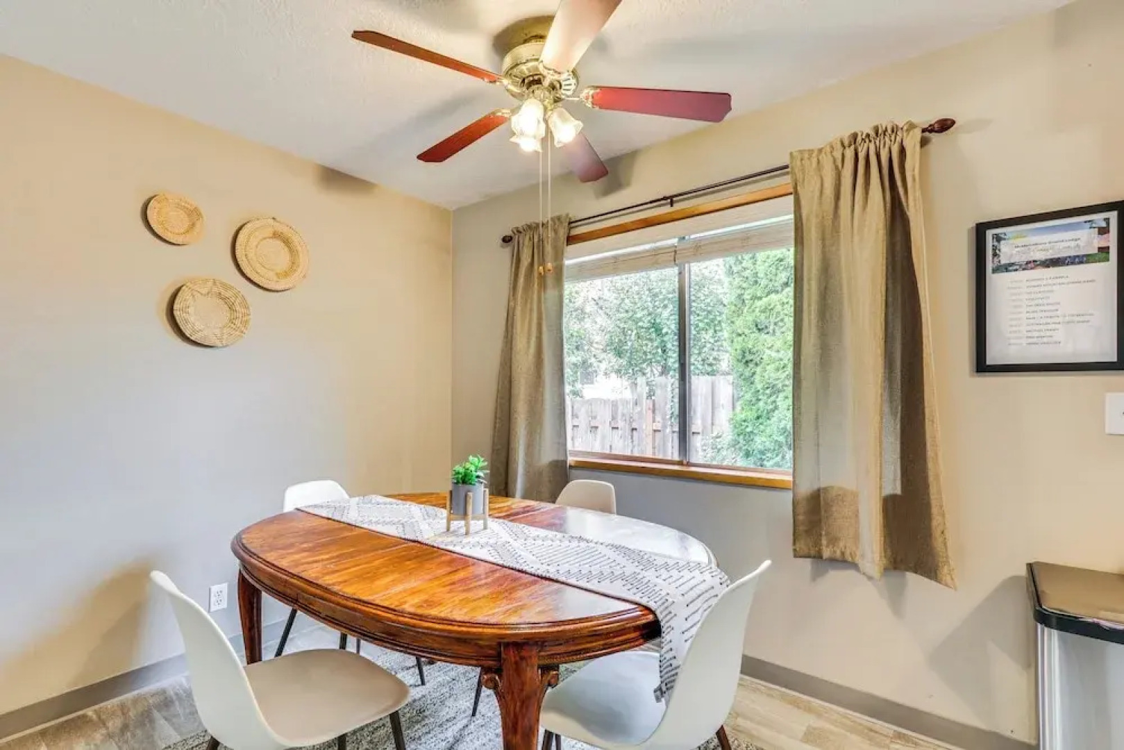 Pet-friendly Gem w/ Ping-pong Table in Oregon!