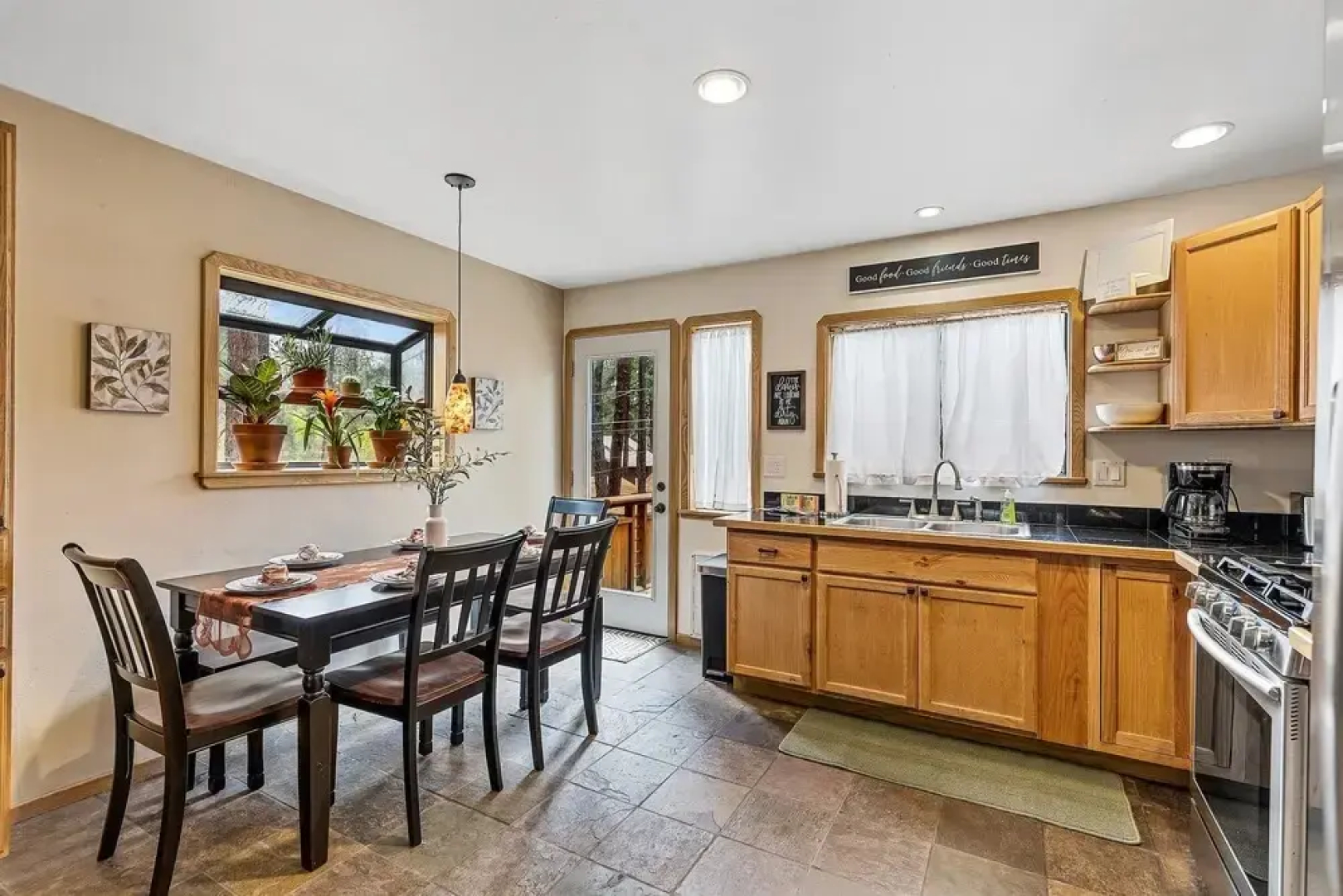 Pawnee Flagstaff 3 Bedroom Home by RedAwning