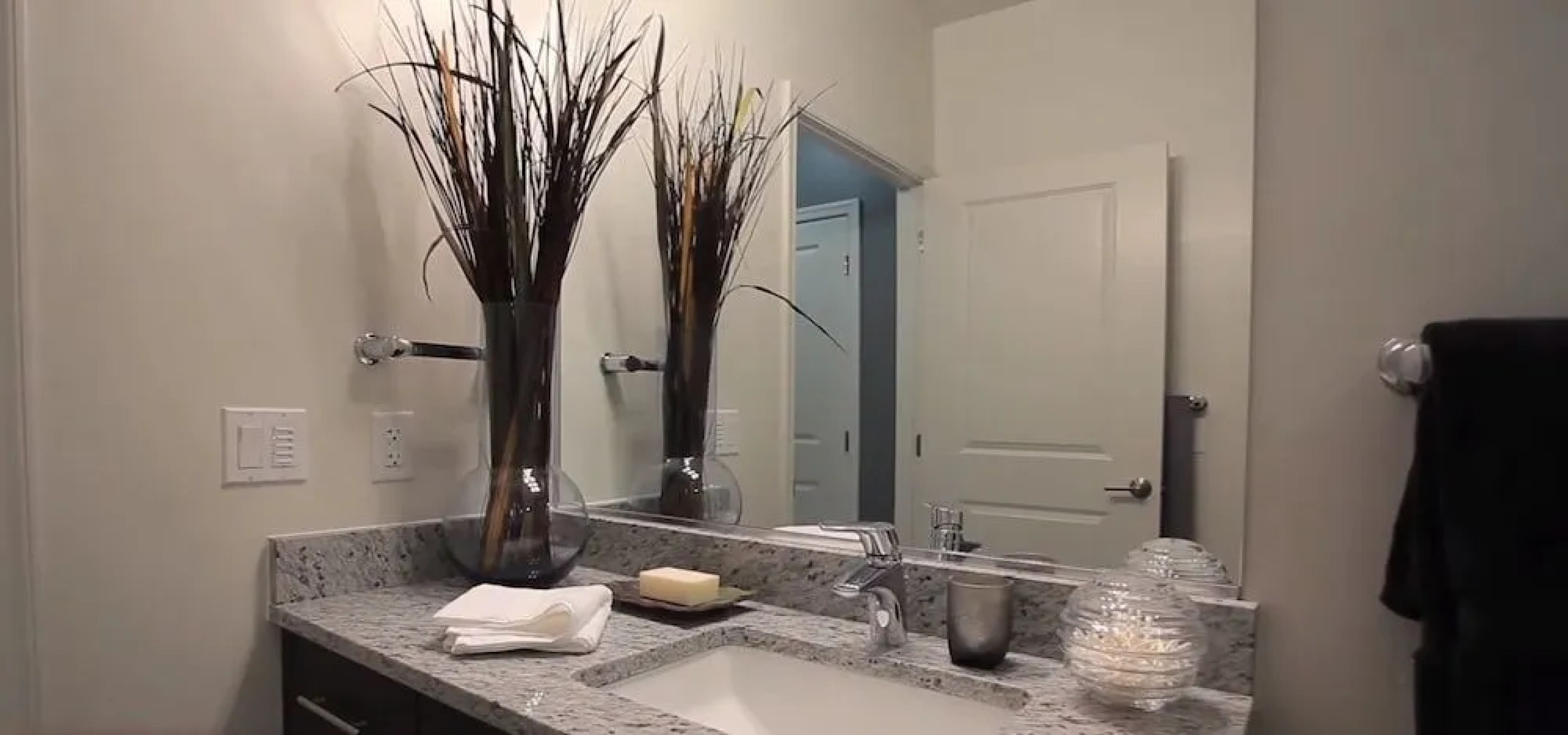 1919 Clarendon by Executive Apartments