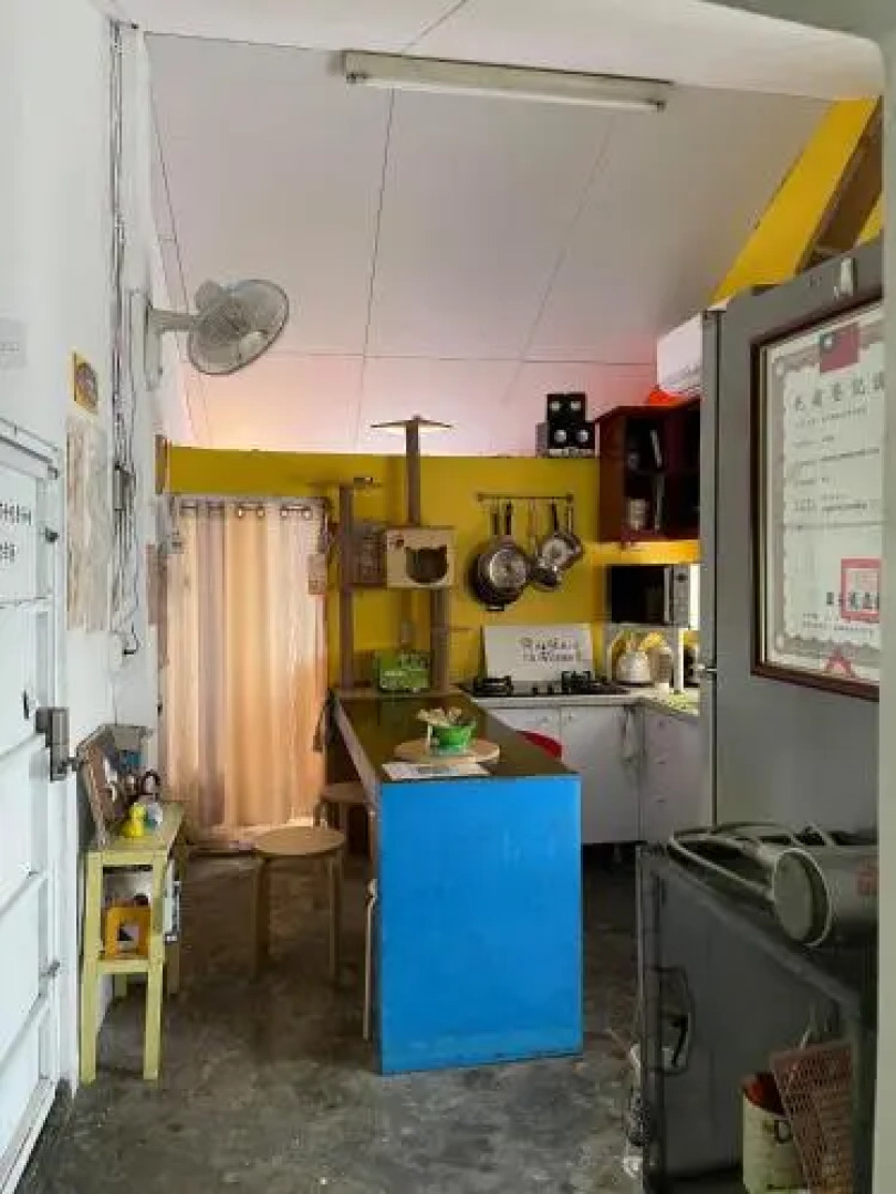 Backpacker Dog Hostel