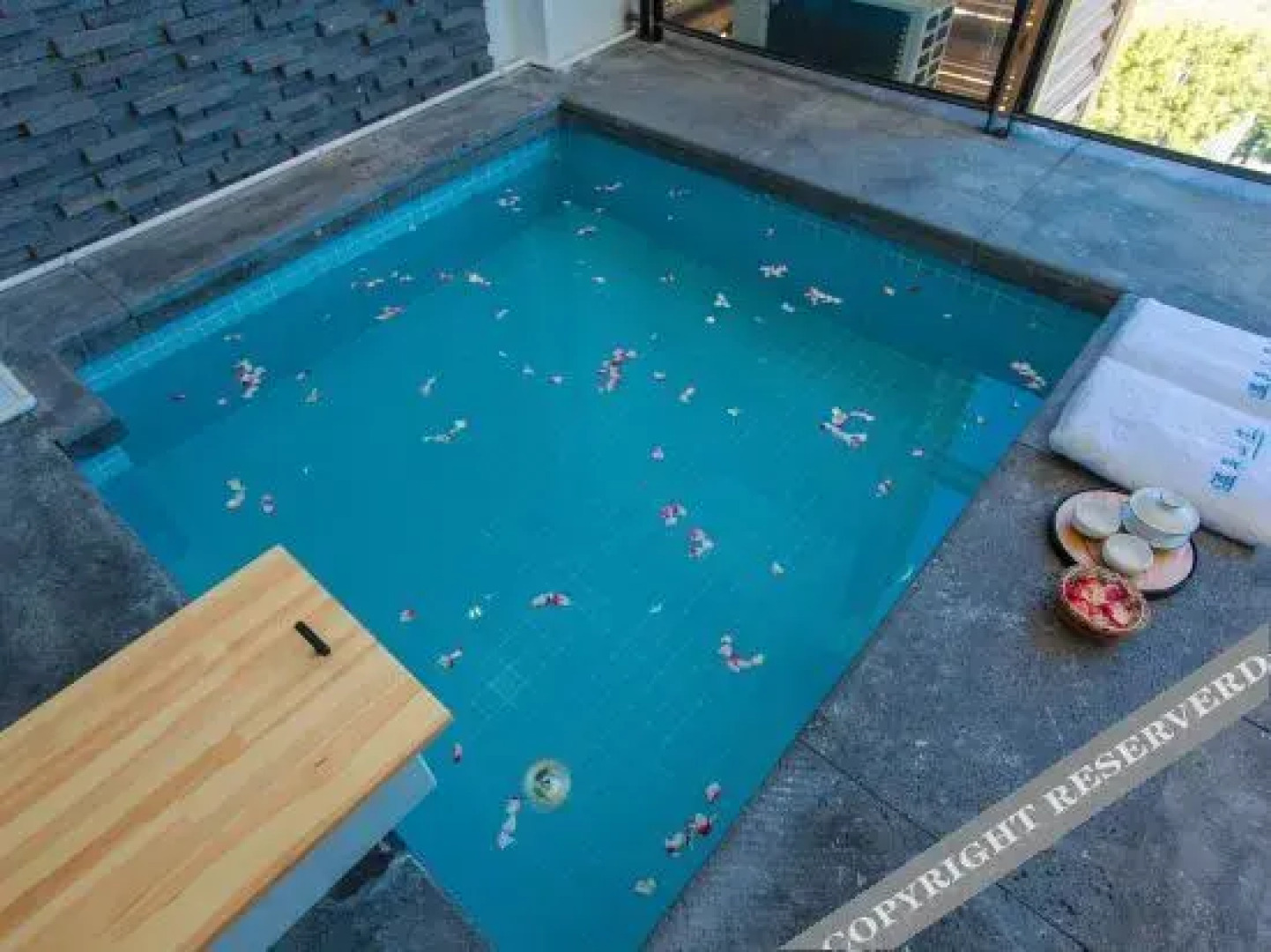 Lishui Hot Spring Holiday Hotel