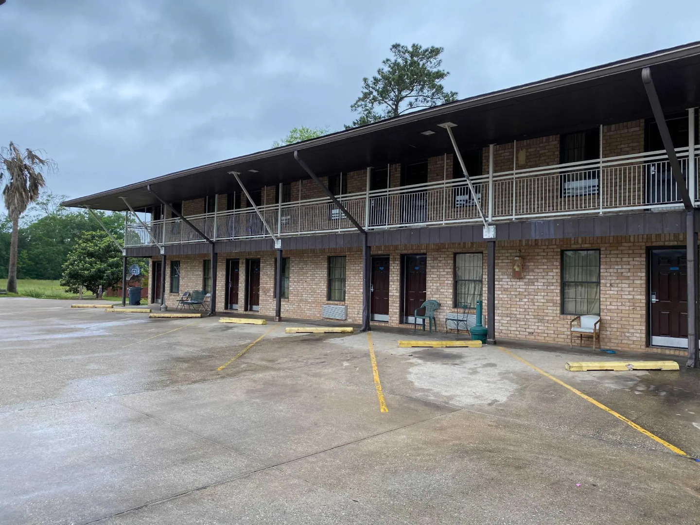 OYO Pinewood Inn & Suites Silsbee