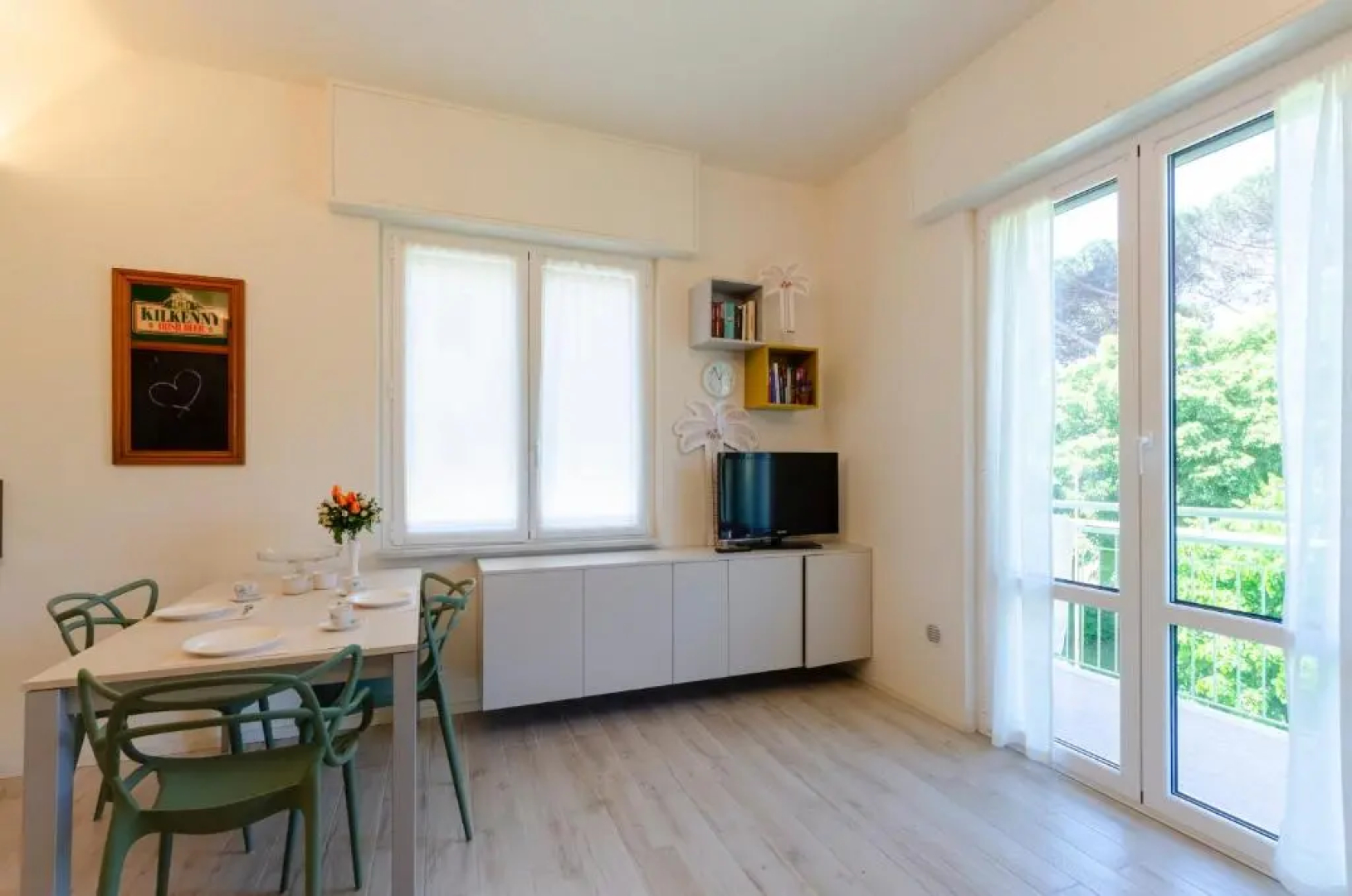 JOIVY Apt For 4, Near Centre, Beach And Train Station