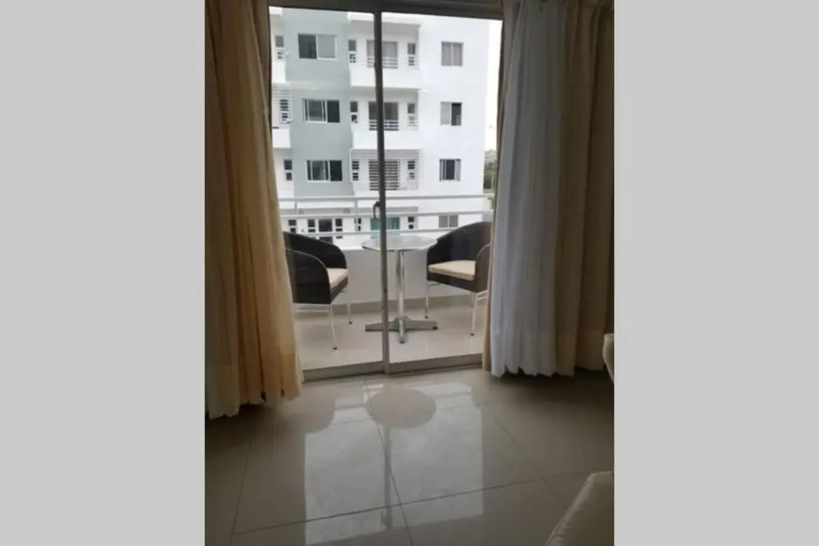 Lia Amanda Edificio 5