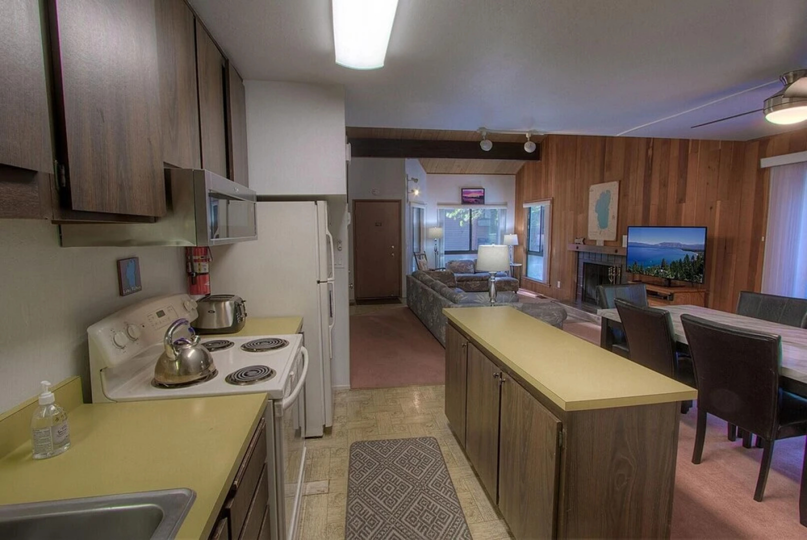 Sparrow's Nest 2 Bedroom Home by RedAwning