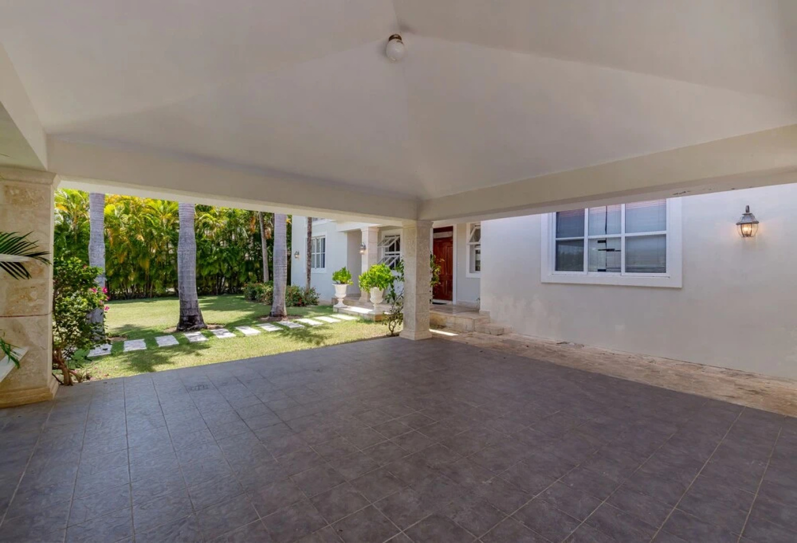 5-star villa near Playa Blanca Beach