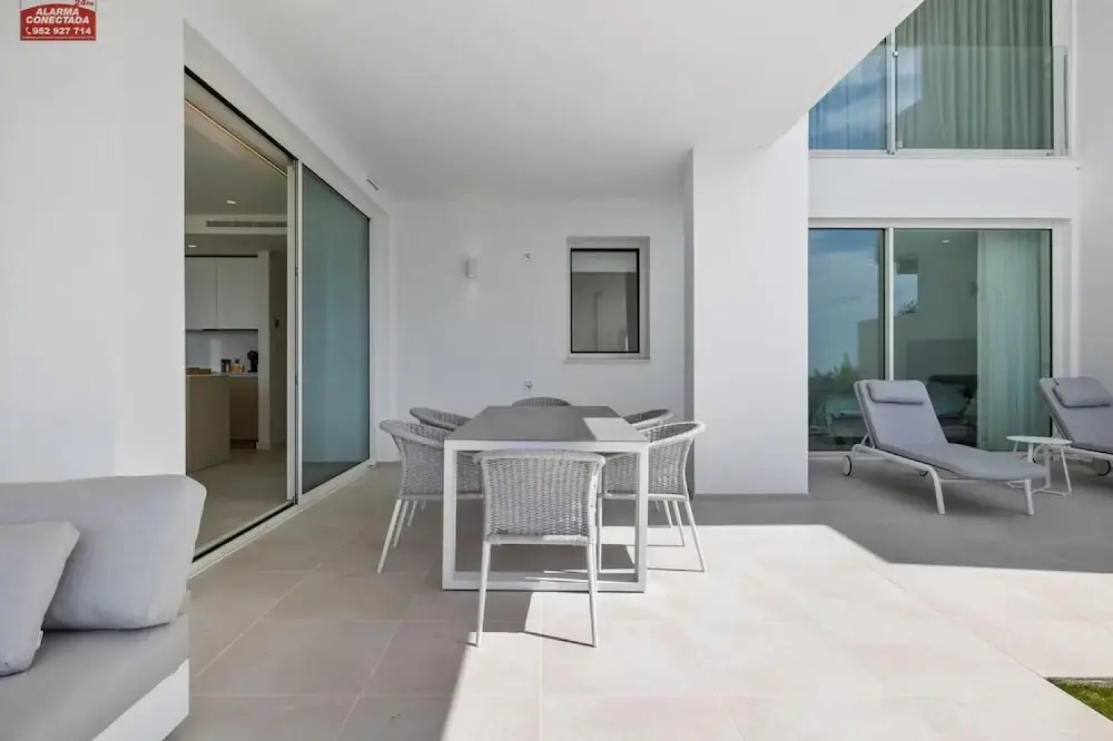 Hillside Flat With Pool in Palo Alto - Ref M49