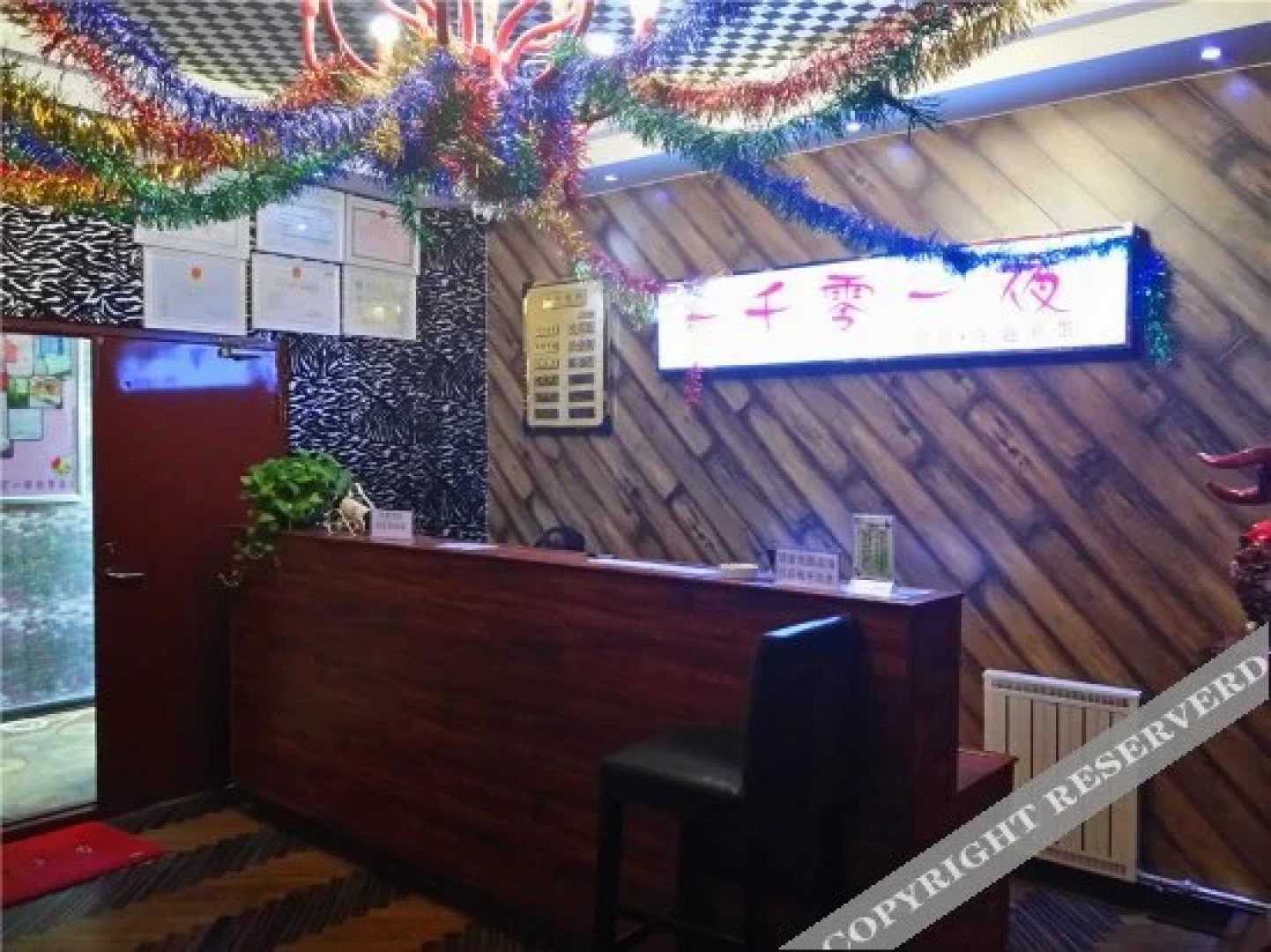 Yiqianlingyiye Fashion Theme Hotel