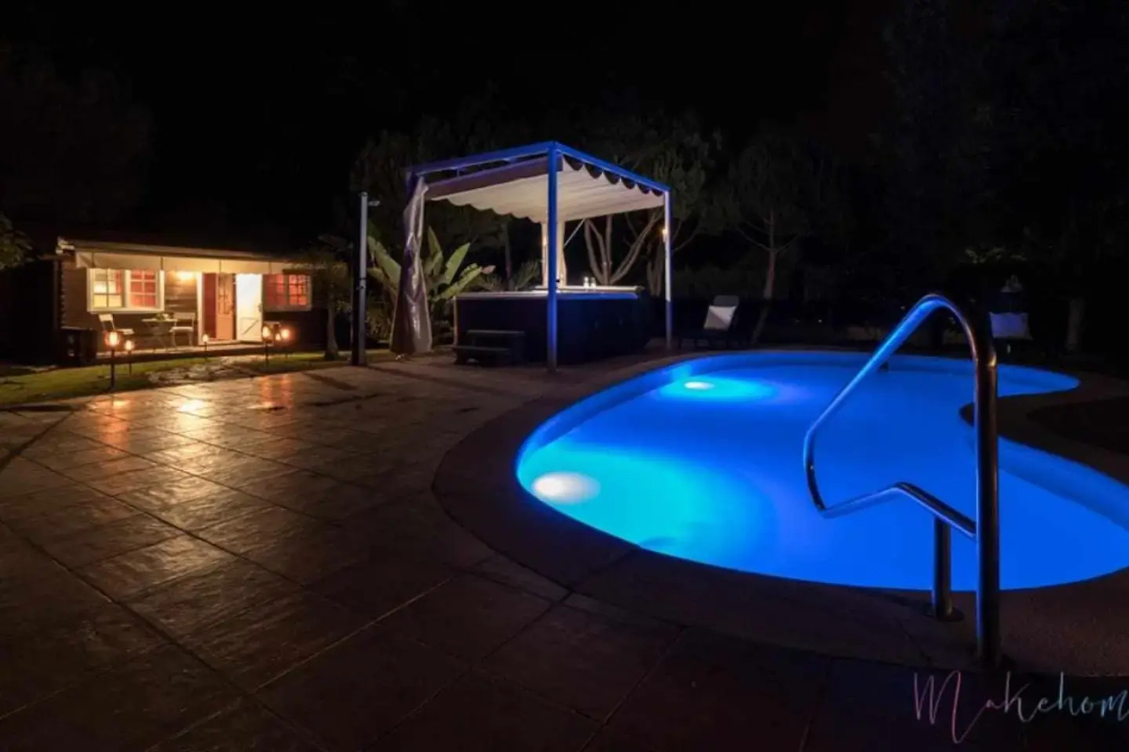 Bungalow espectacular garaje piscina y jacuzzi