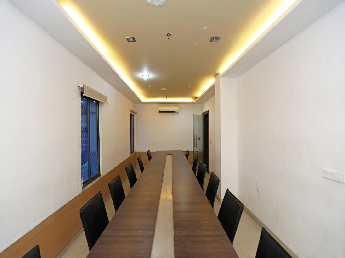 OYO 28439 Skylark Hotel