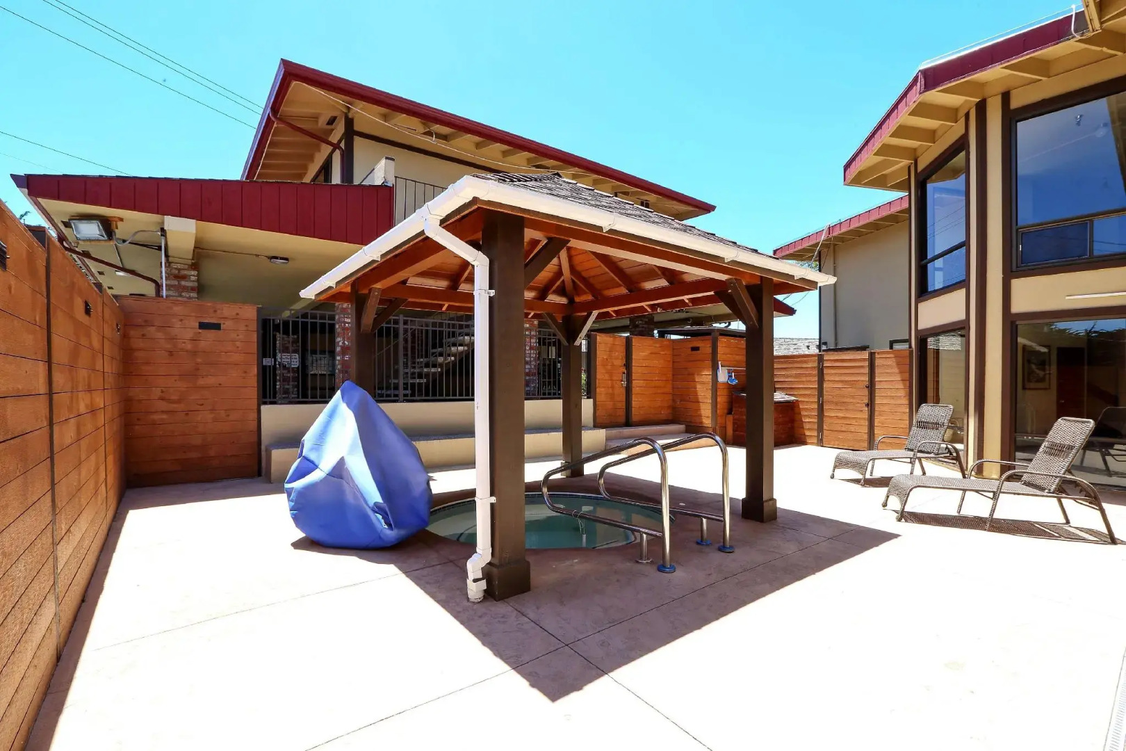 Red Roof Inn & Suites Monterey