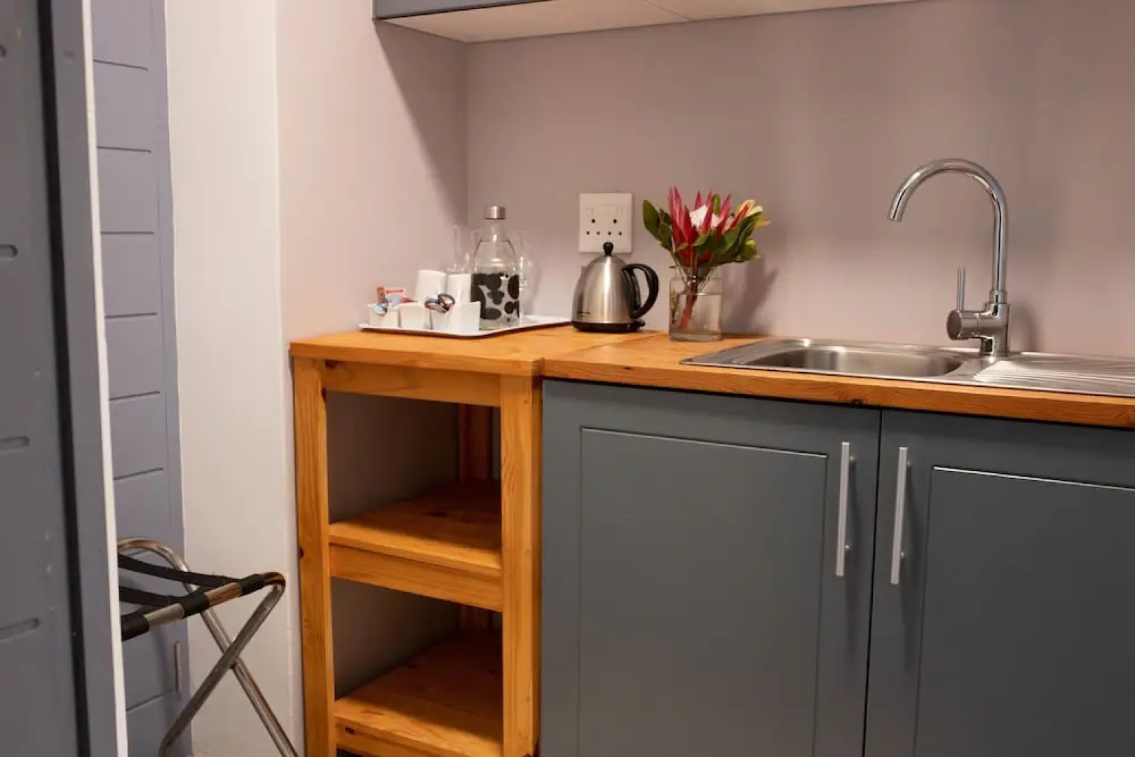 Stay at Friends (Guest house)