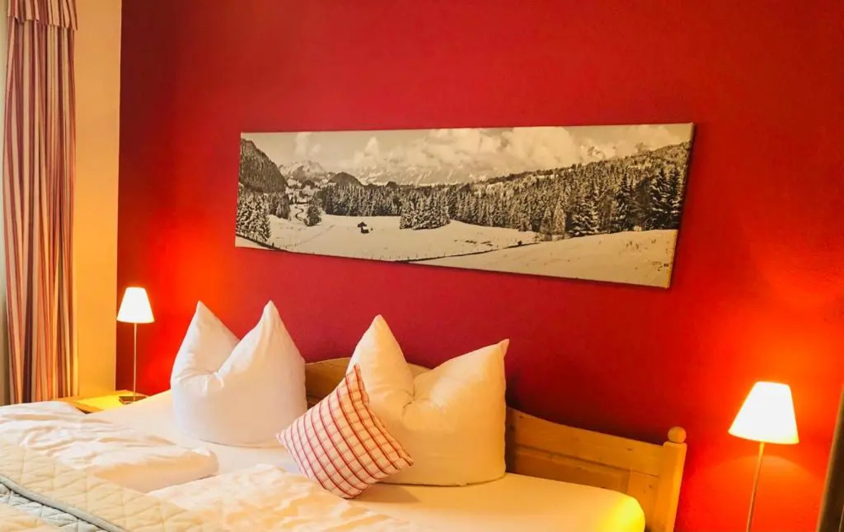 Wintertraum im Allgäu Alpine und Deluxe Sonnenwinkel, 4 Sterne Klassifiziert, WLAN gratis, großer Balkon mit Bergsicht, ruhig und doch zentral gelegen, tolle neu renovierte Ferienwohnung mit separaten Schlafzimmer, Brötchenservice, Hunde auf Anfrage