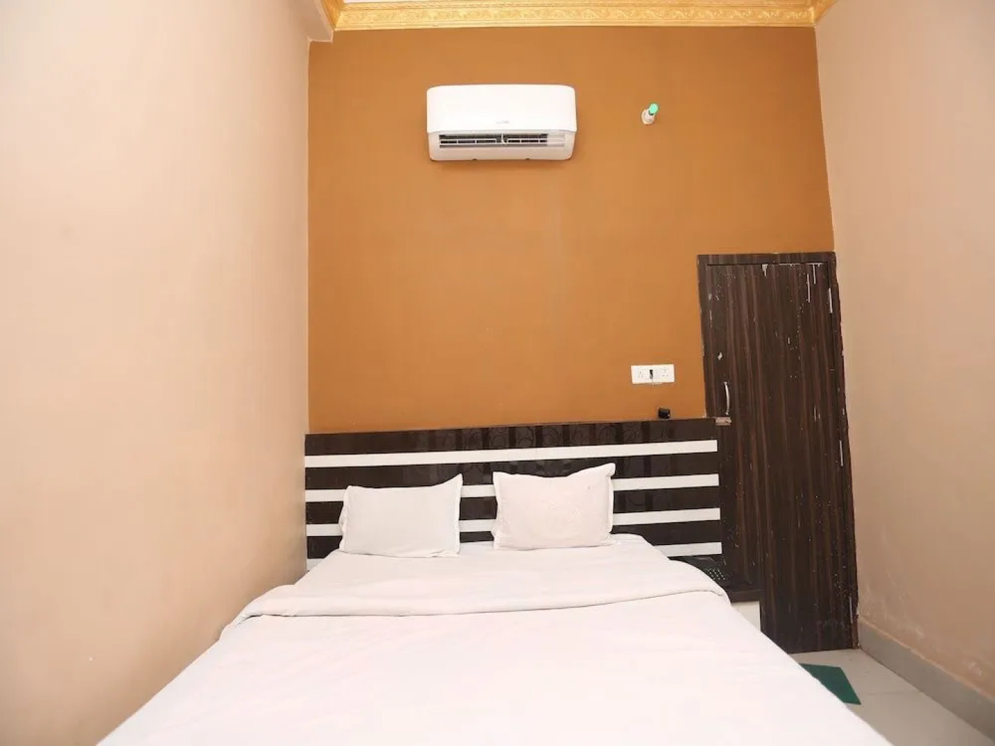 Spot On 45392 Maa Tara Hotel