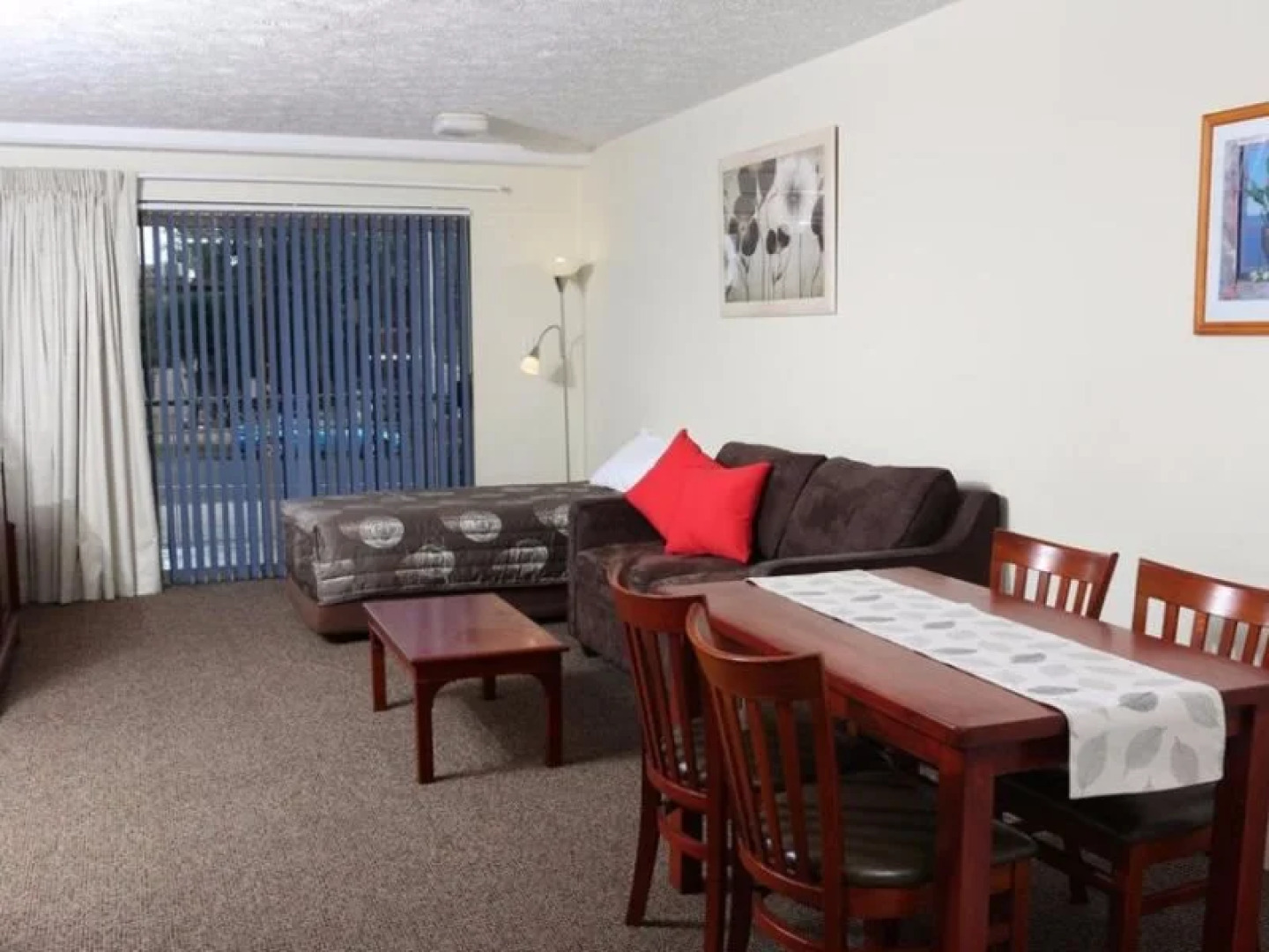 Aabon Apartments & Motel