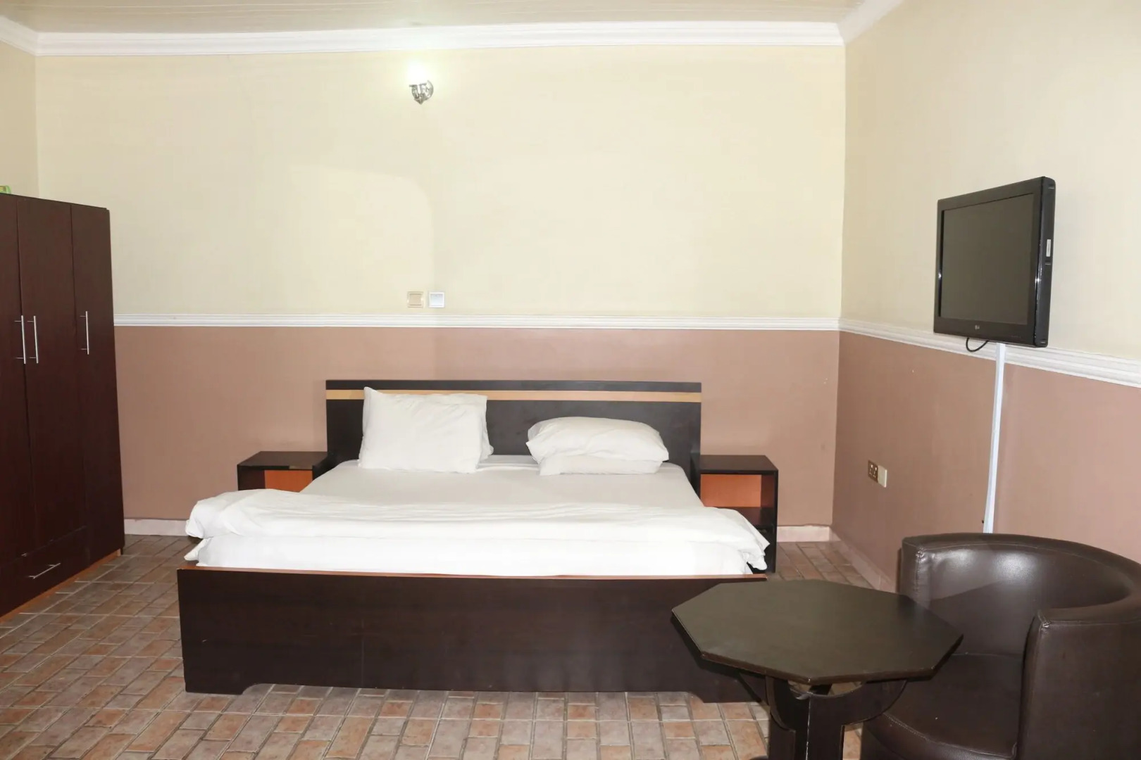 New Point Hotel And Suites