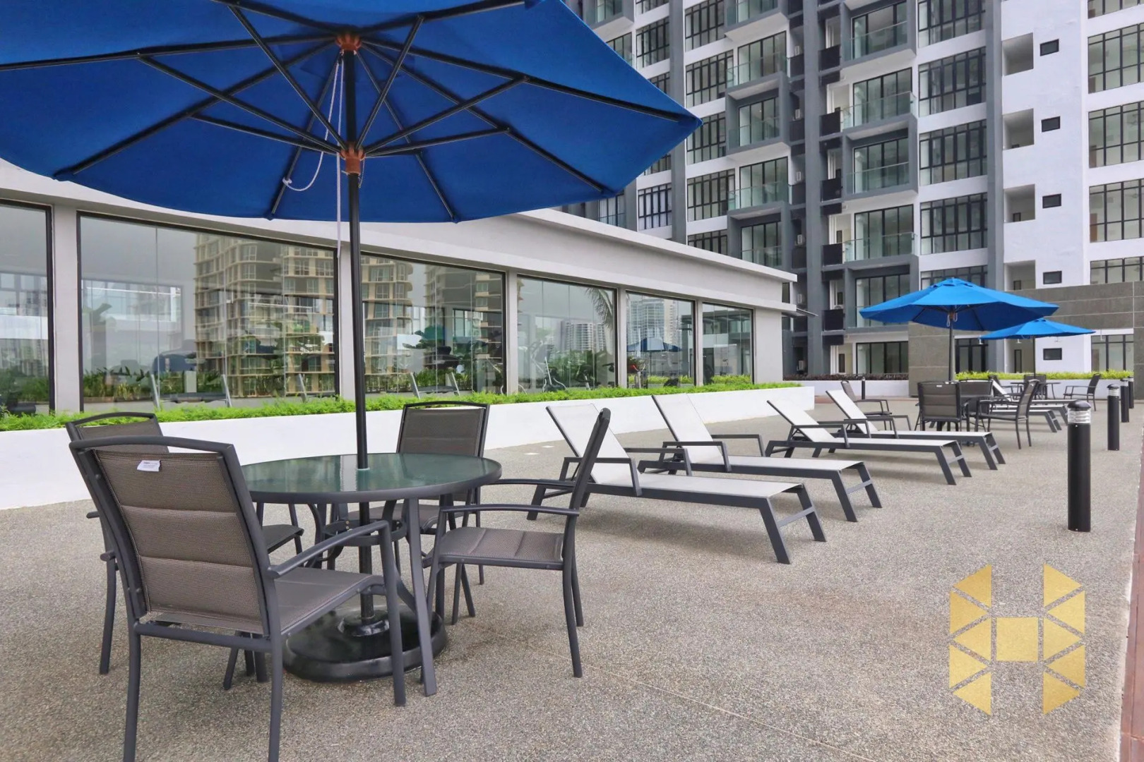 D Pristine Family Suite By Holi