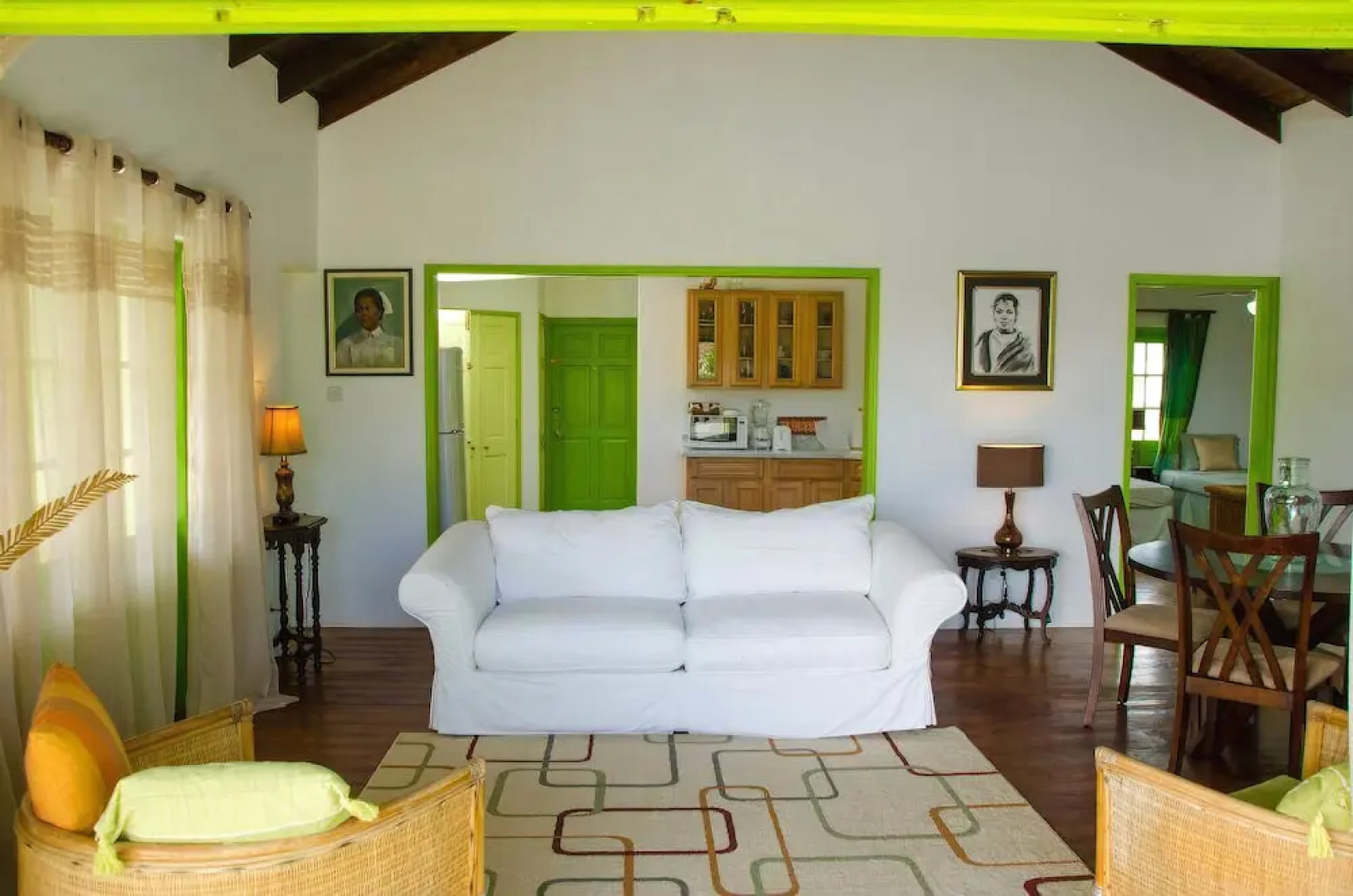 Beautiful Luxury two Bedroom Seaside Cottage at The Crane