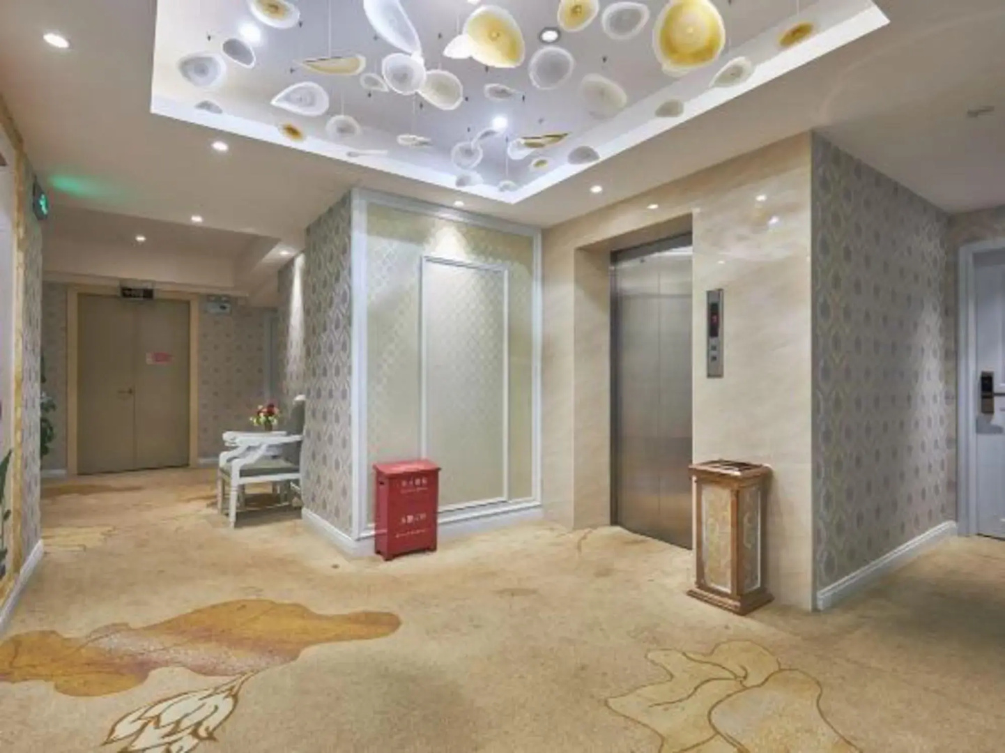 Hua Lian Business Hotel