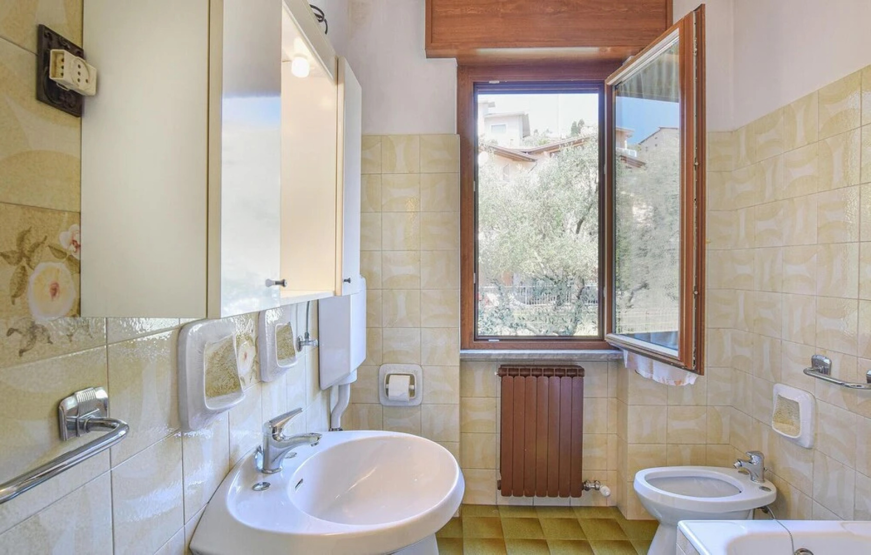 Beautiful Apartment in Riva di Solto With 3 Bedrooms and Wifi