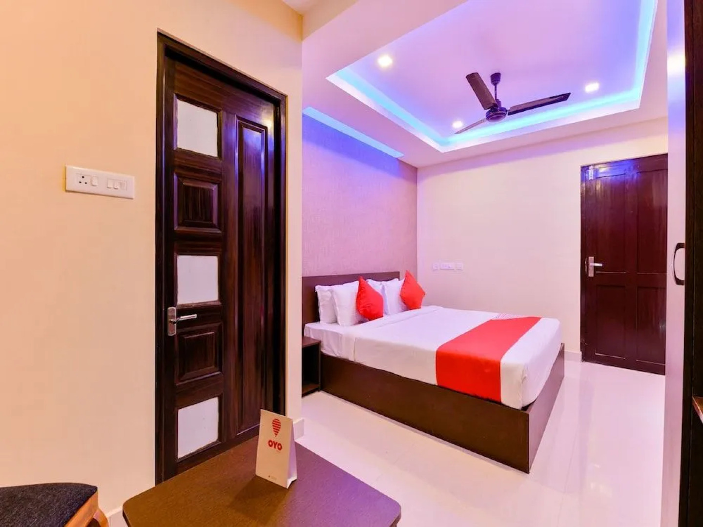 OYO 16605 Royal Front