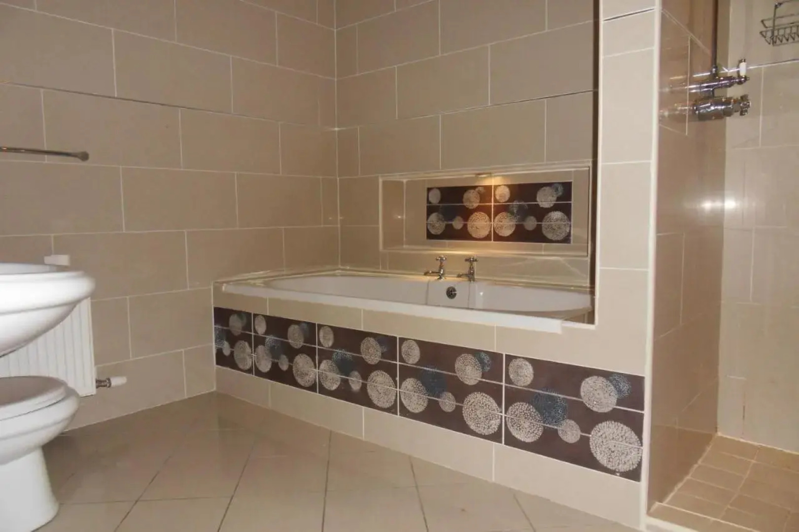 Ethan House Holiday Suites