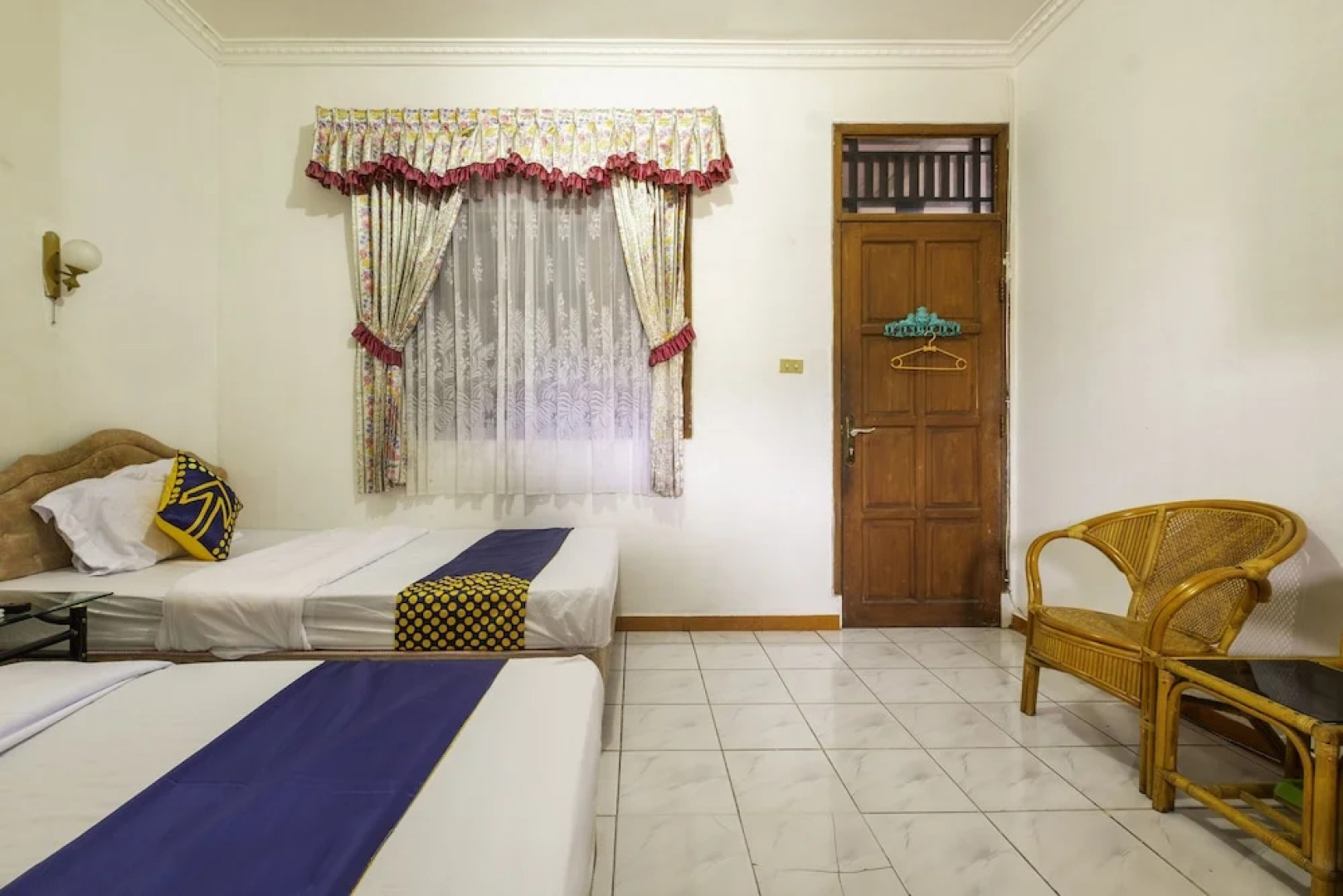 SPOT ON 1896 Hotel Mahkota Pantai