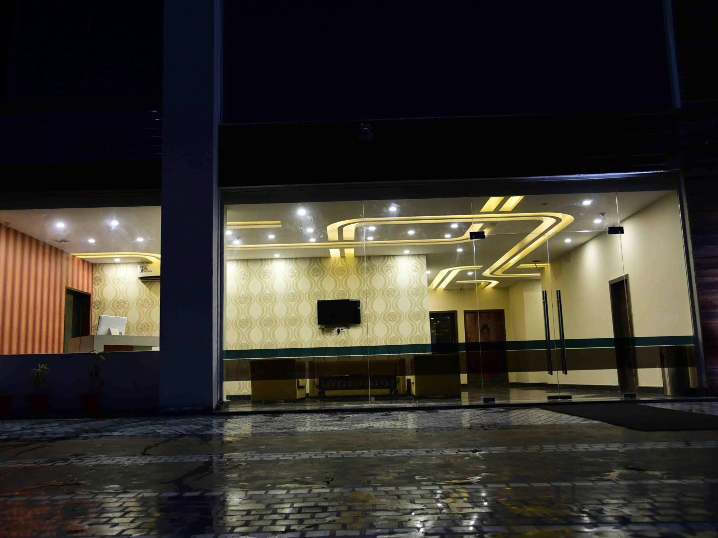 Hotel Kangra Rodeway Inn