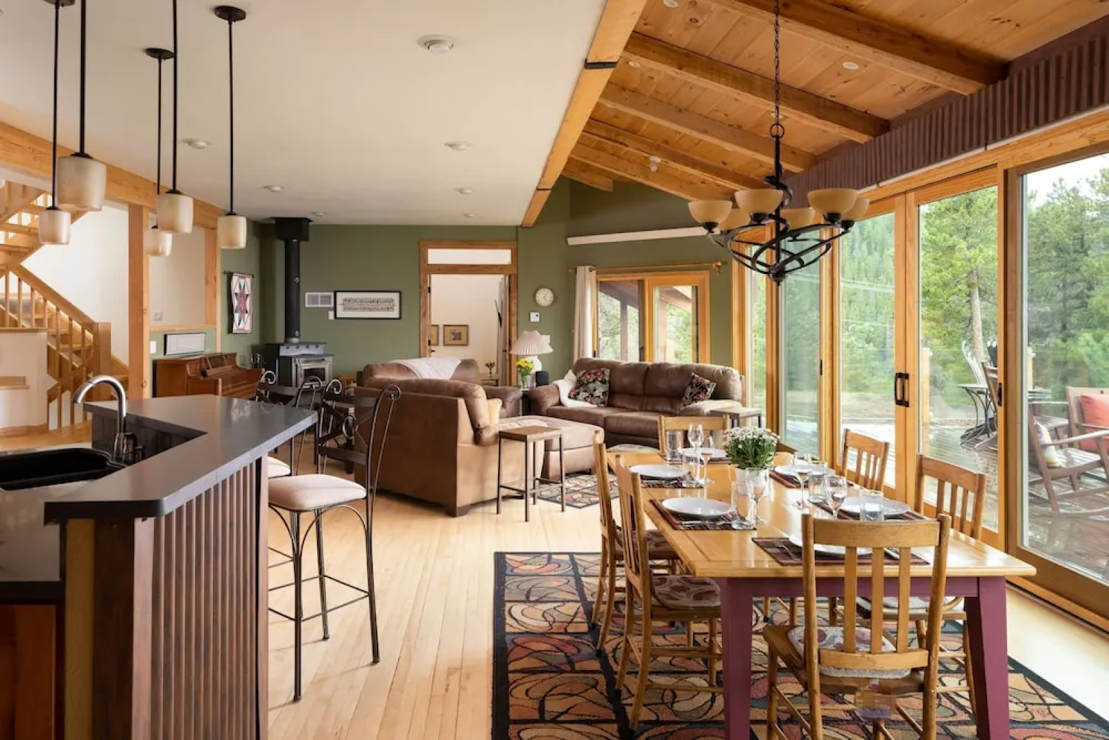 Lookout Lodge In Wondervu 4 Bedroom Home by RedAwning