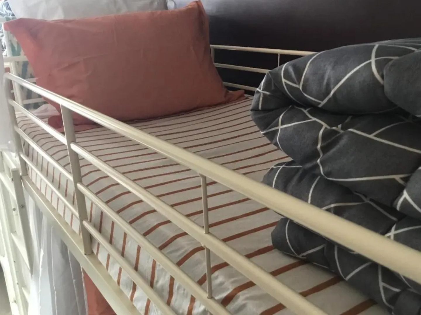 Just for sleep - Parisian Male dorm room - daily stay from 20h to 10h