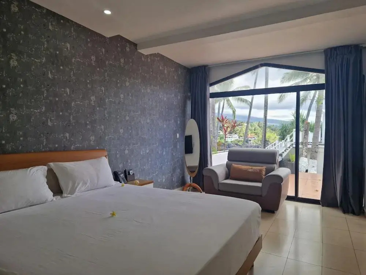 Cristal Itsandra Beach Hotel