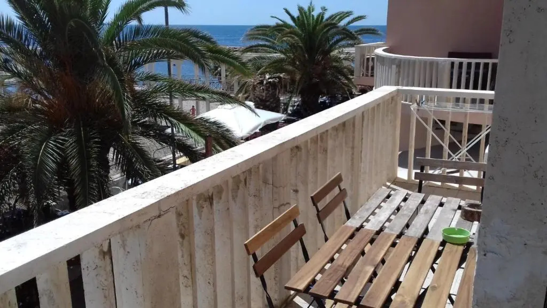 Suite beachfront near the station and Port, 5 beds