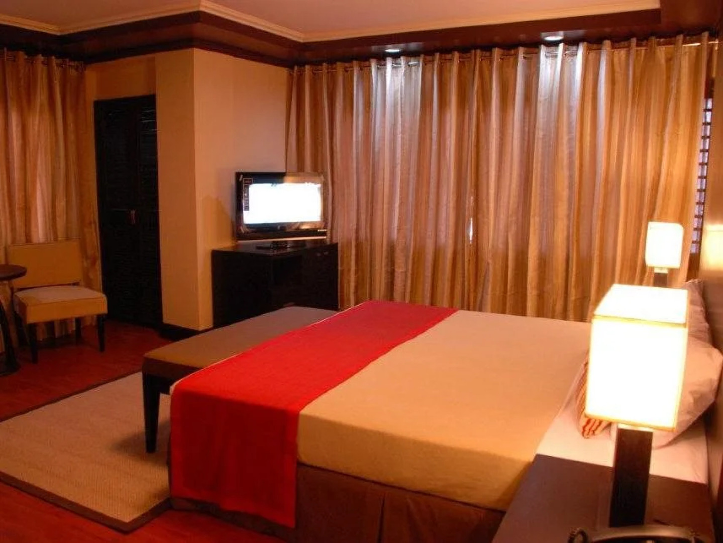 Iriga Plaza Hotel