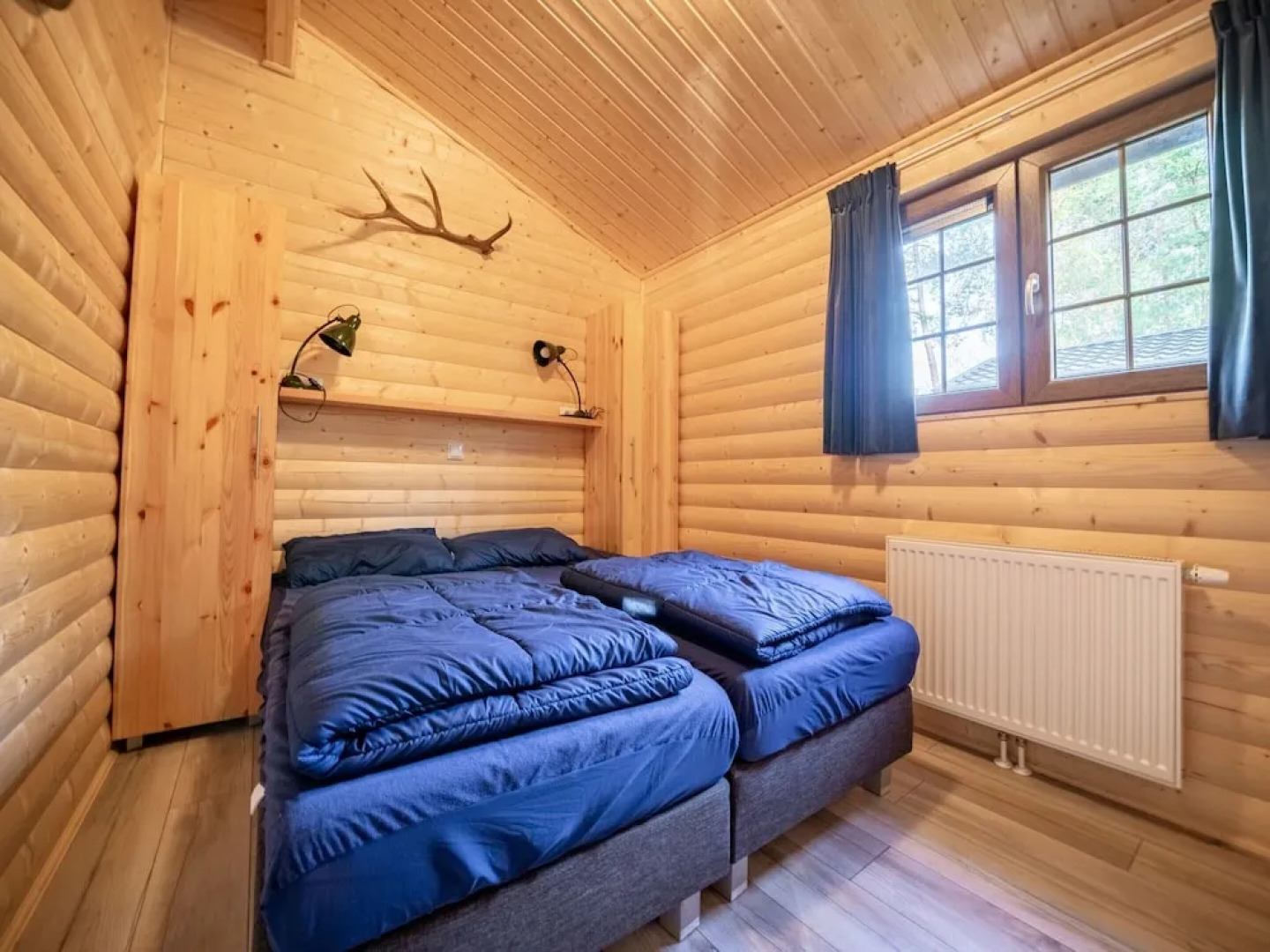 Wooden Chalet with Dishwasher near De Veluwe National Park