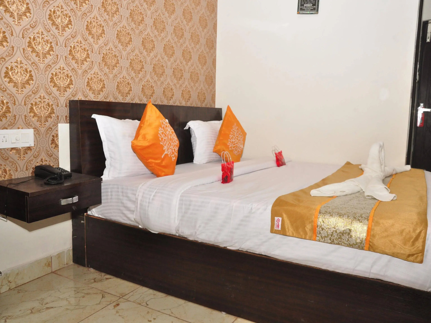 OYO 8766 Hotel DS Regency