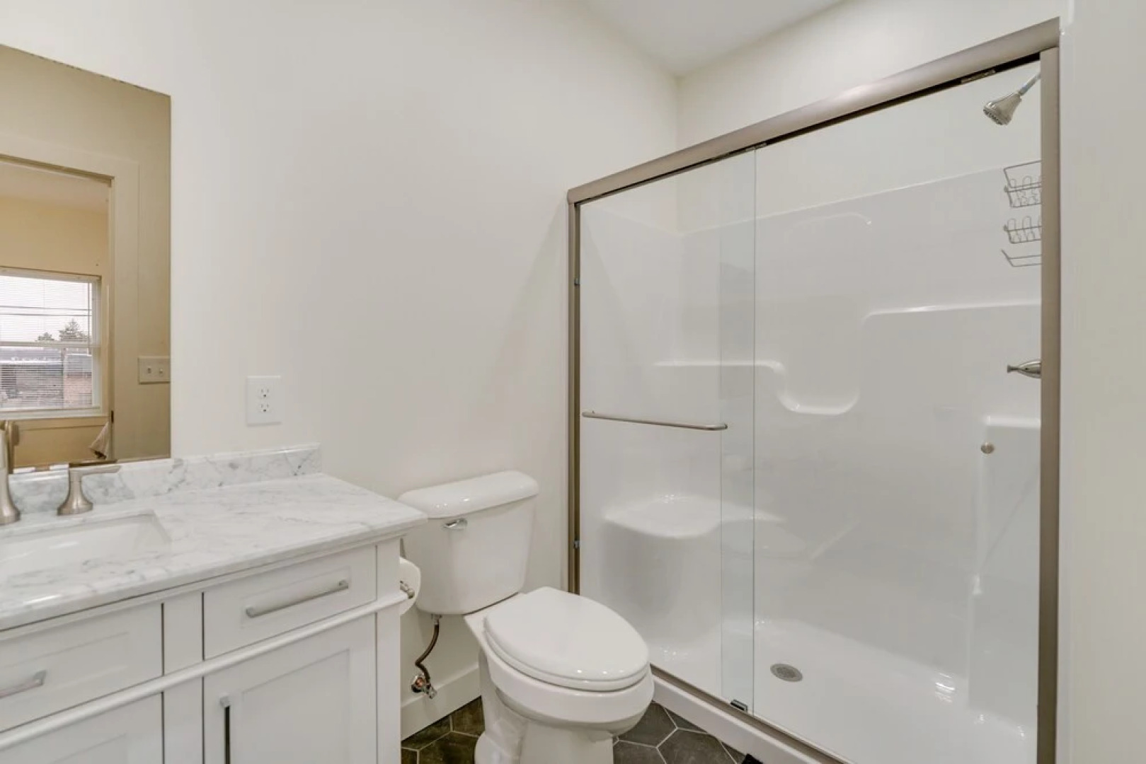 St Clair Apartment - Walk to River & Boardwalk!