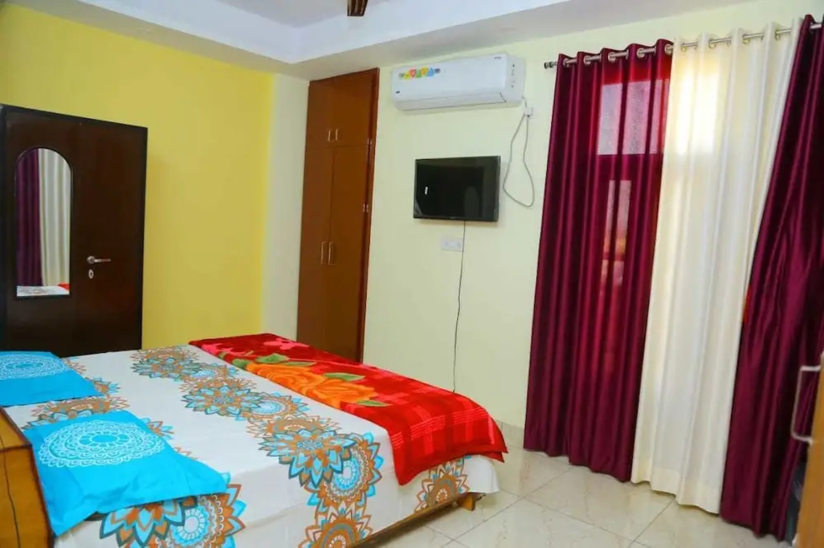 Fully Equipped Apartment with Hill View