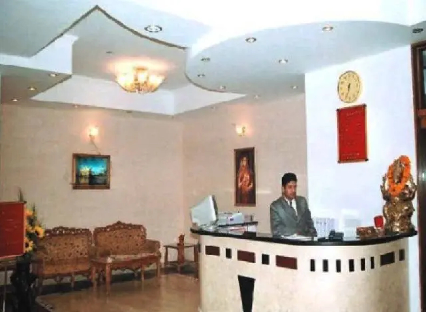 OYO 10072 Hotel Amrit Regency