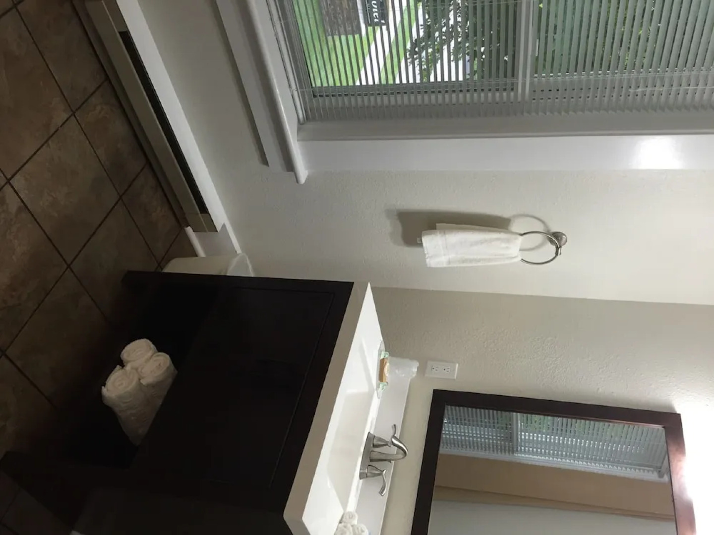 Nader's Motel & Suites