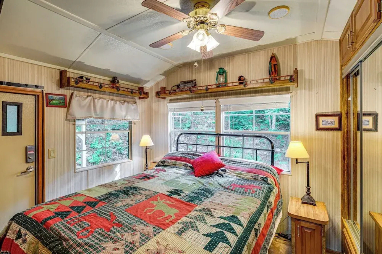 Hike, Swim, Ski & More: Pet-friendly Newland Home!