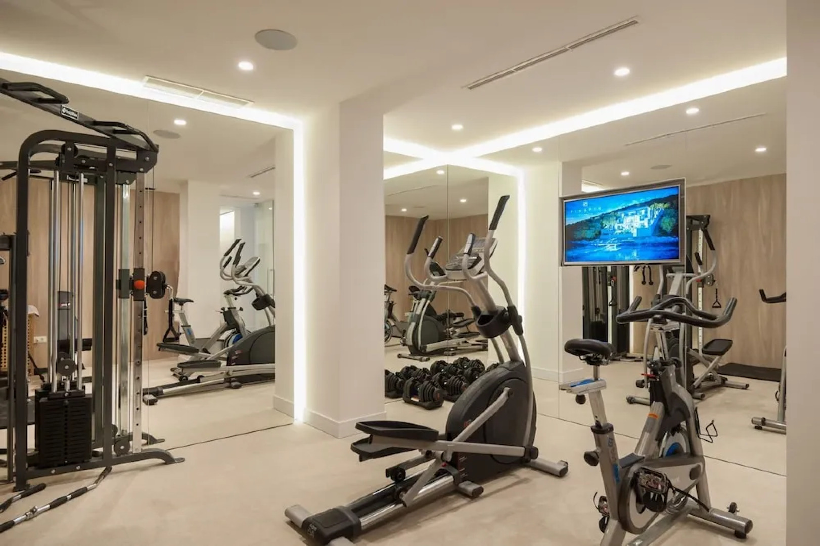 Luxury Villa Silent with Infinity Pool