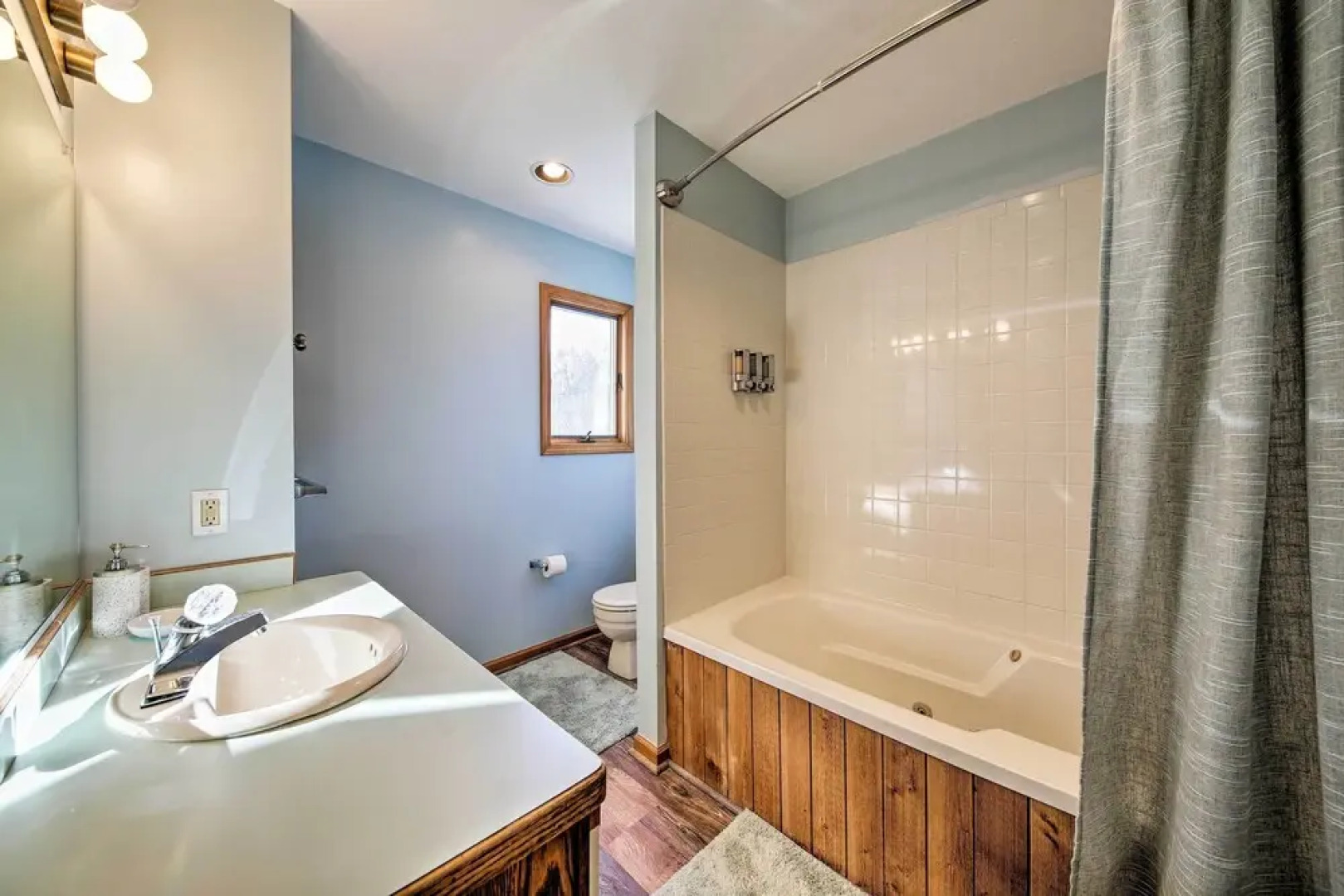 Bright Southern Shores Family Home < 1 Mi to Beach