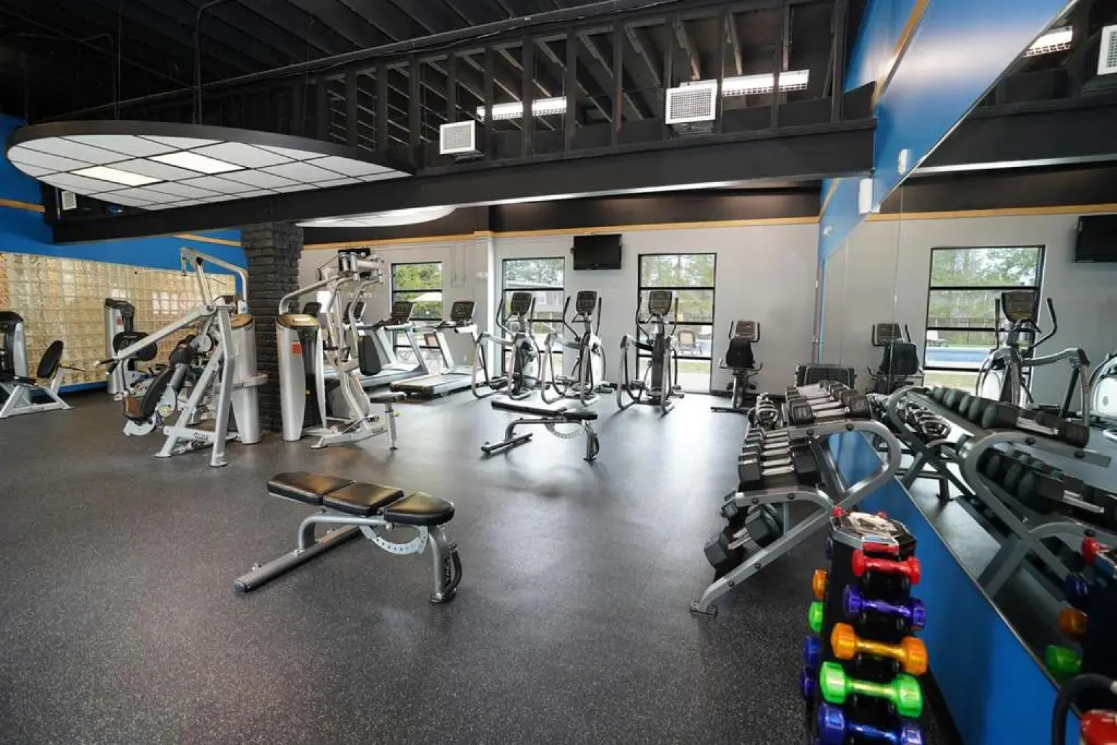 Lion's Den Fan Caves! B&B 3 Bd 2 Bth