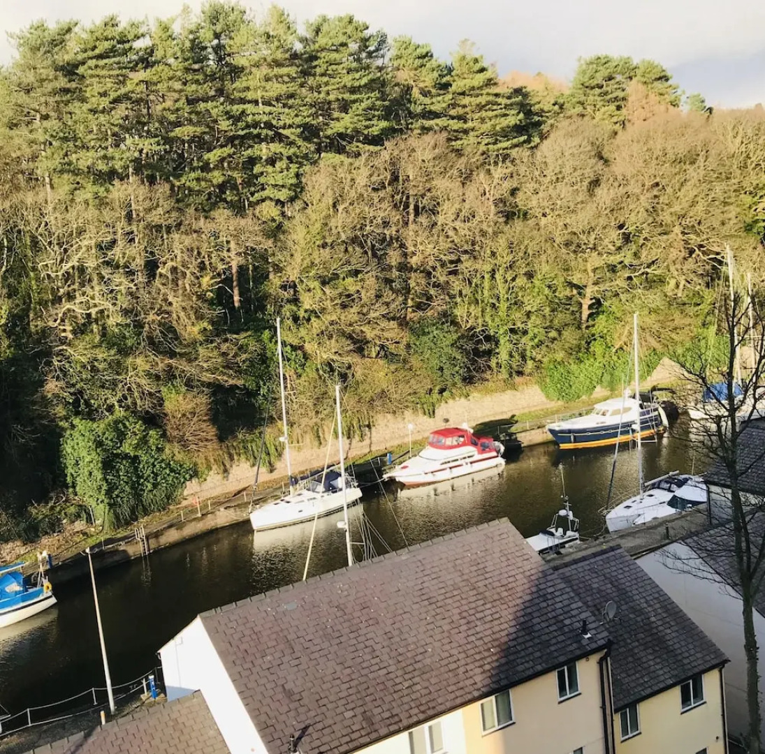 1 Bed Marina Apartment With Sea Views, Penthouse