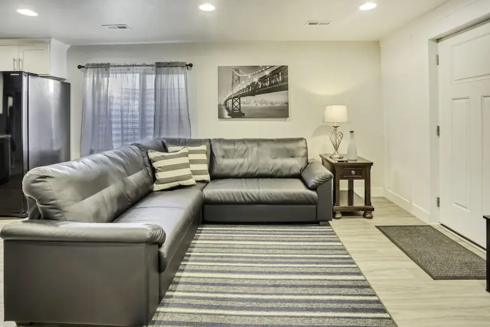 NEW FURNISHED 2bd APT GREAT for Long Stays