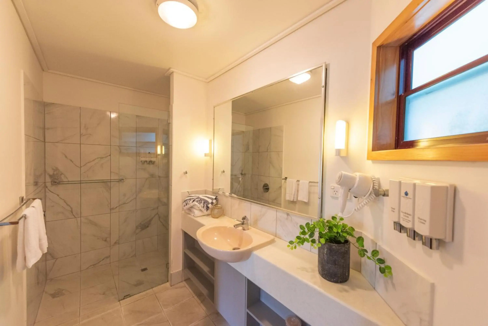 Kingfisher Bay Resort