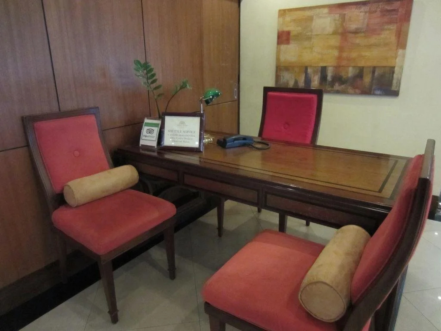 Herald Suites Solana